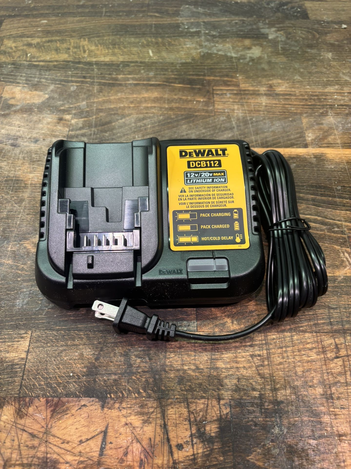 DeWalt 12/20v Charger - DCB112