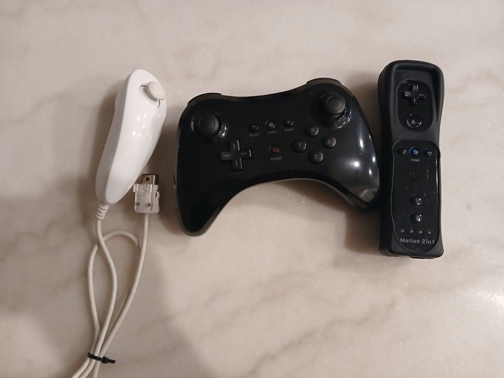 Wii U Pro Controller And Wiimote With Nunchuck