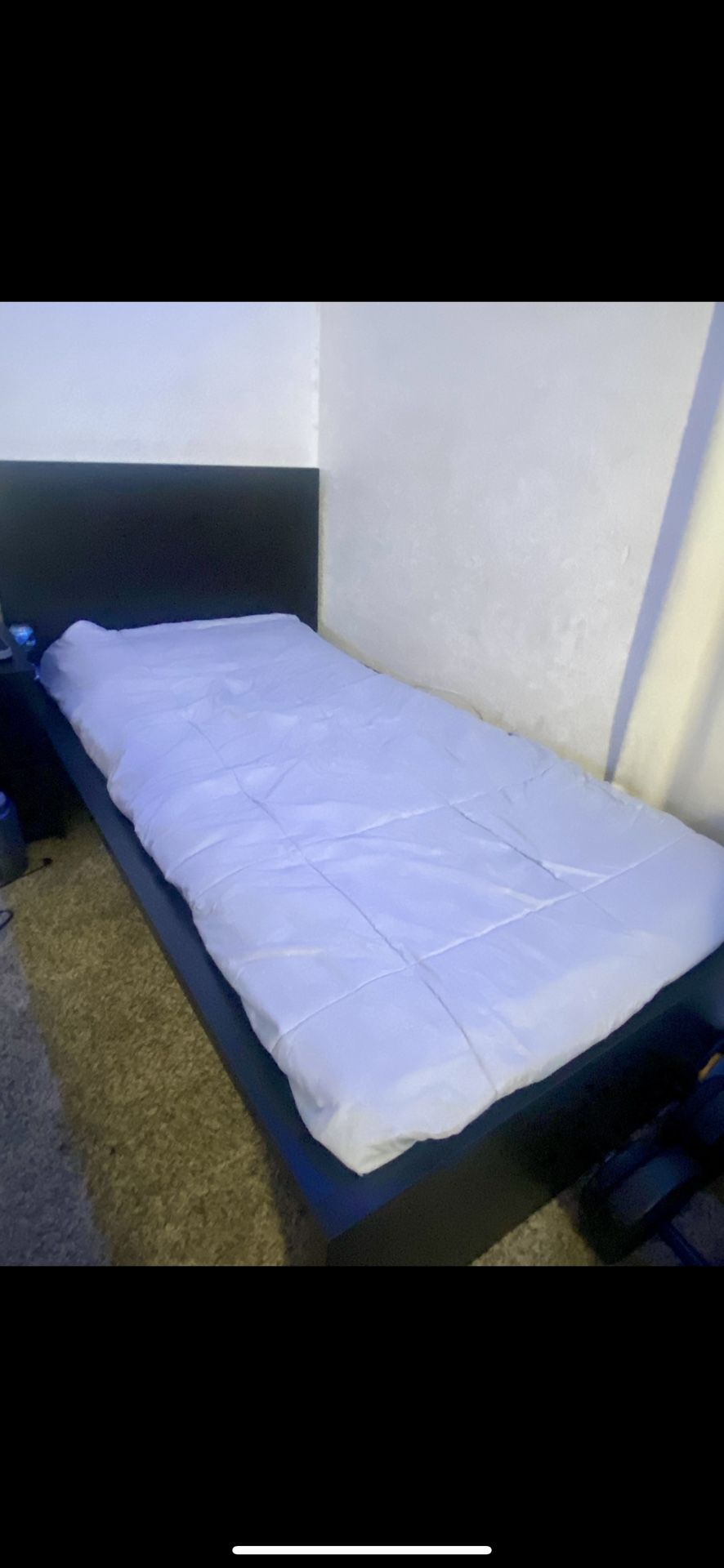 BED FRAME, NO MATTRESS