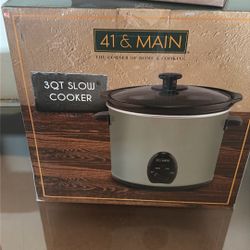 41 & MAINE 3 QUART SLOW COOKER BRAND NEW IN A BOX