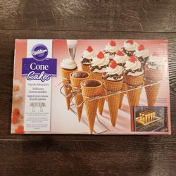Brand New Wilton Cone Cakes 12 Cavity Cupcake Baking Rack, 2105-4820