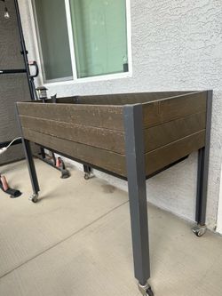 Self water elevated  planter