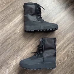 Yeezy 950 Pirate Black Boots 2023 Size 10.5 - Worn Once, Like New Condition 