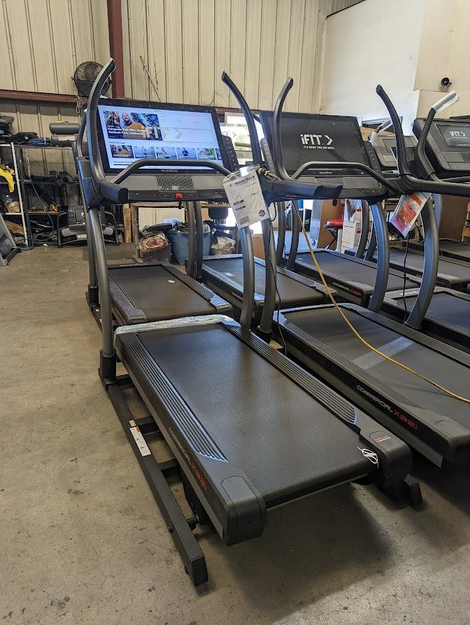 **SUMMER SALE** Nordictrack x32i incline trainer treadmill