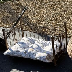 Dog Or Cat Bed, Metal New Pillow