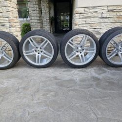 Set of 4 Tires For Mercedes Benz S550