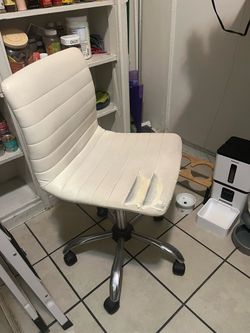 Free office chair (white)