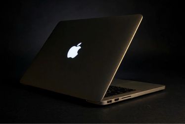 Apple MacBook Pro 13” Retina i5/8GB/256GB SSD $180