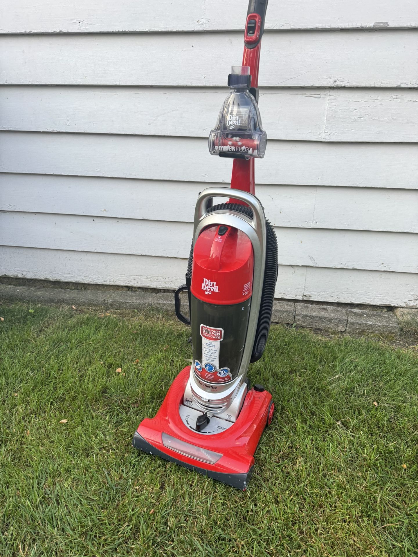 Dirt Devil Featherlite Bagless corded vacuum multi surface model UD40285