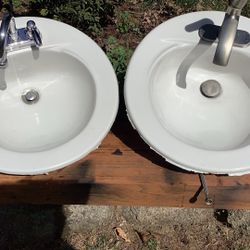 2 Porcelain Bathroom Sinks With Faucets 