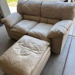 Macy’s Leather Love Seat w Ottoman 