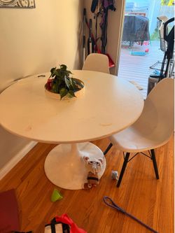 White table and chairs
