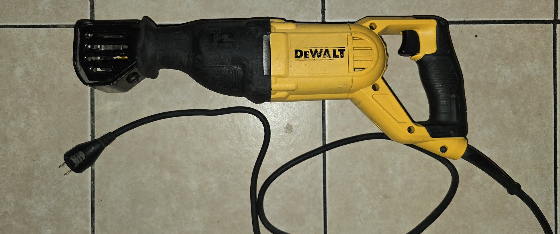 Sawzall  12 AMP (DWE305 )