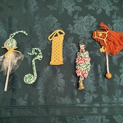 Vintage 1970s Handmade Christmas Ornaments – Set of 5 (Crochet & Macramé Holiday Retro Décor)
