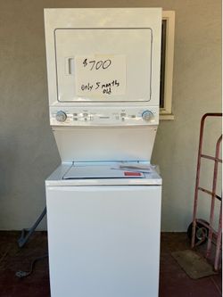 Washer/dryer stacked unit, 5 months old