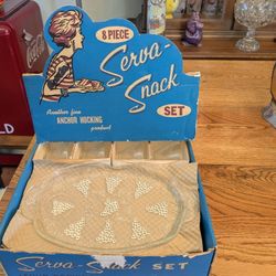 Vintage Mid Century Space Age Anchor Hocking Snack Plates And Set Of Linen Napkins And Matching Placemats 