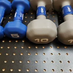 🎁 Great Gift! 5lb And 10lb Dumbells $30 Takes All ----NICE 🎁 GIFT




