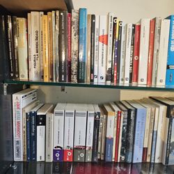 Books in Spanish. Over 100 titles.