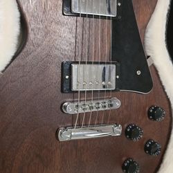 Les Paul Studio guitar in rust color in case