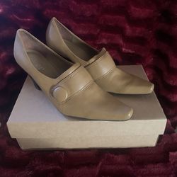 Women’s Shoes New In Box
