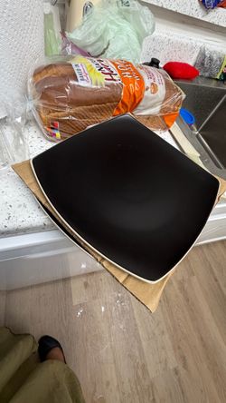 BRAND NEW 16-Piece Black Dinnerware Set!