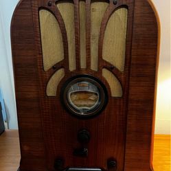 Antique Radio - 1937 Philco model 37-665B