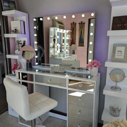 Vanity with Bluetooth 