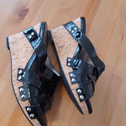 New GNW Wedge Strappy Sandals Women's 9