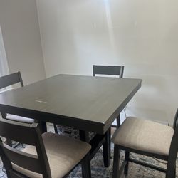 Dinning Table With 4 Chairs