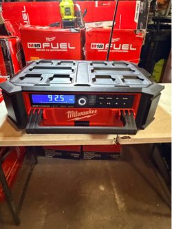 Milwaukee M18 Lithium-lon Cordless PACKOUT Radio/Speaker with Built-In Charger NEW $275