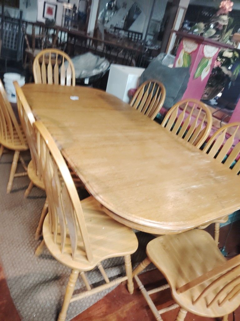 Table And Chairs With Two Leaf
