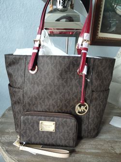 Michael Kors Signature Tote+ Wallet Set