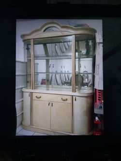 BEAUTIFUL CHINA GABINET  WE ACCEPT OFFERS $$$$$$$$