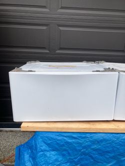 Laundry cabinet