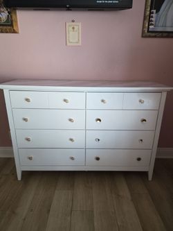 8 drawer White dresser