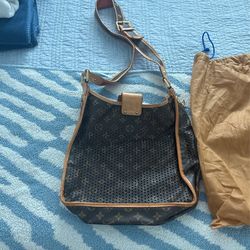 Authentic LV Louis Vuitton Cross Body
