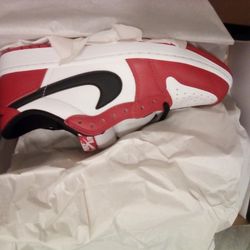Jordan 1 Retro Low Chicago Size 9 Men 
