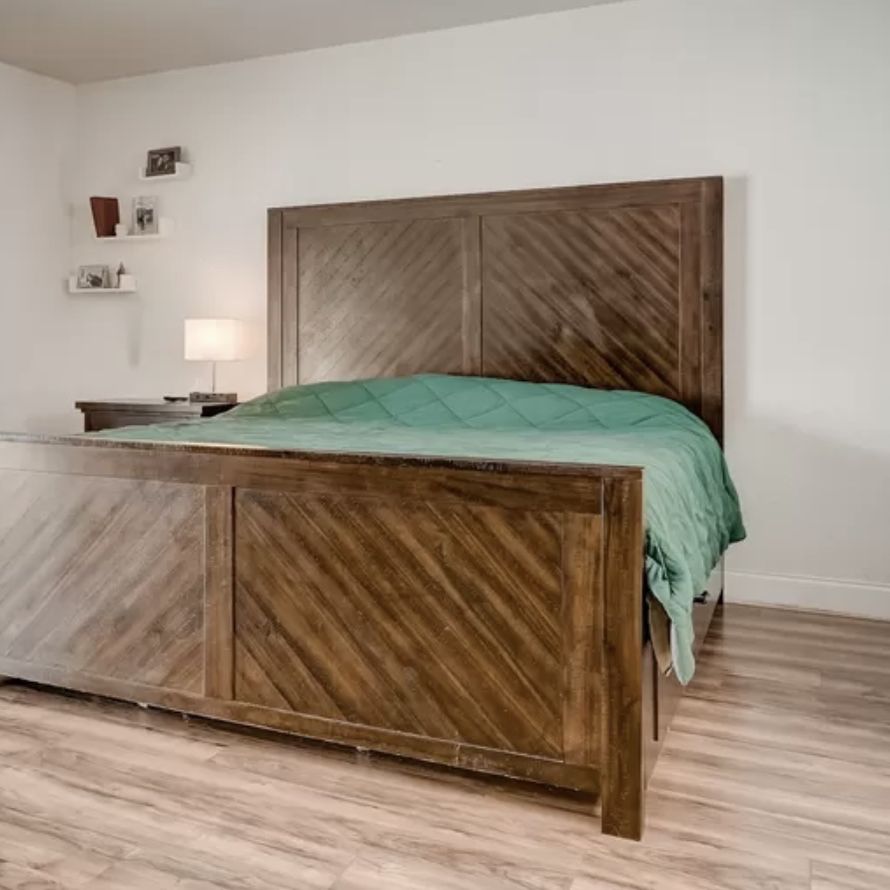 KING SIZE BED + 1 NIGHTSTAND 