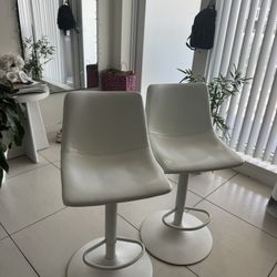 2 Bar Stools 