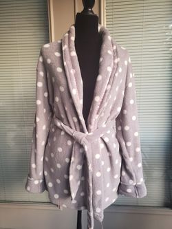 Cute Fun Pattern Grey Polka Dots Soft Fleece Robe in Medium. Mint.