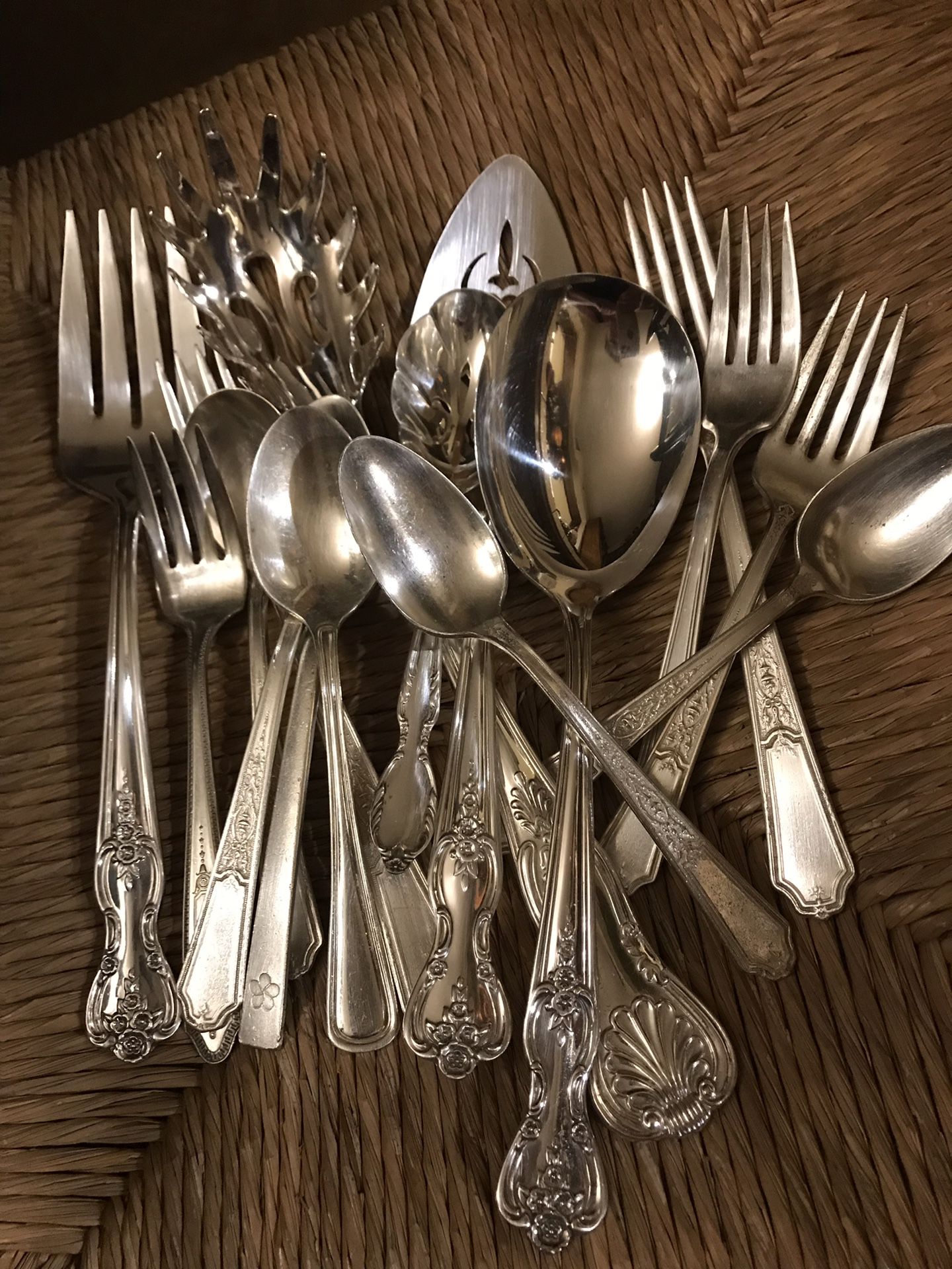 Assorted silverplated silverware