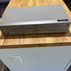 Emerson EWD2004 DVD / VCR Combo Player - NO Remote