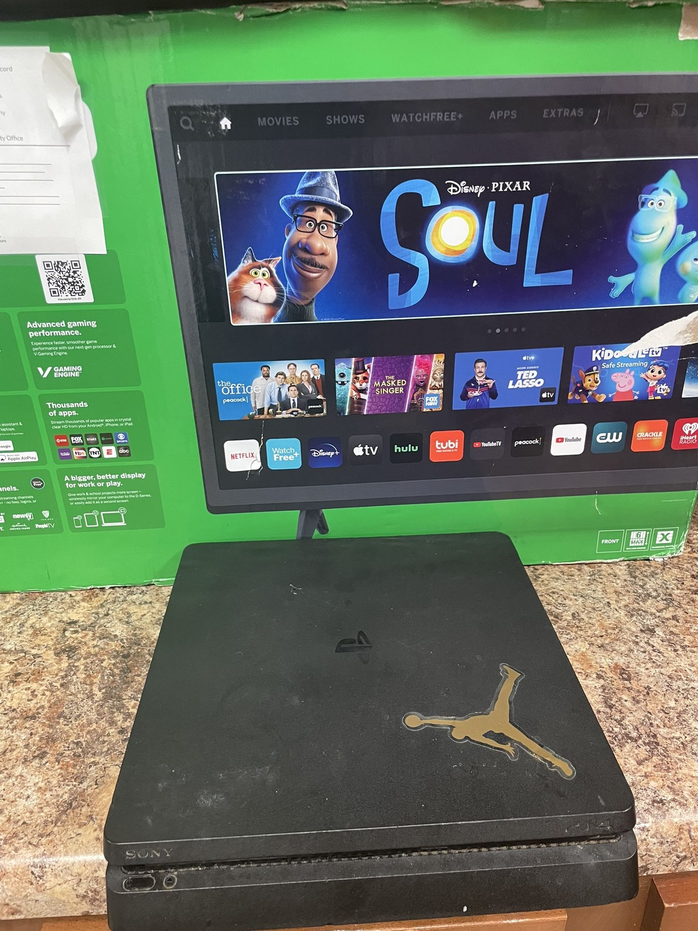 24 In Smart Tv With A PS4