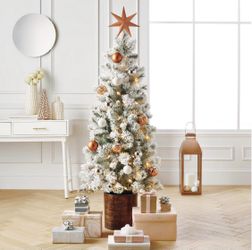 5’ft potted flocked Virginia Christmas lit tree