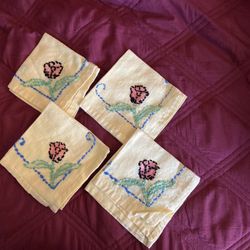 Antique Hand Embroidered Napkins / Ladies Handkerchiefs 
