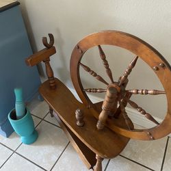 Spinning Wheel Decor Vintage 