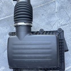 Jeep Air Intake / Air Filter Box — AS IS