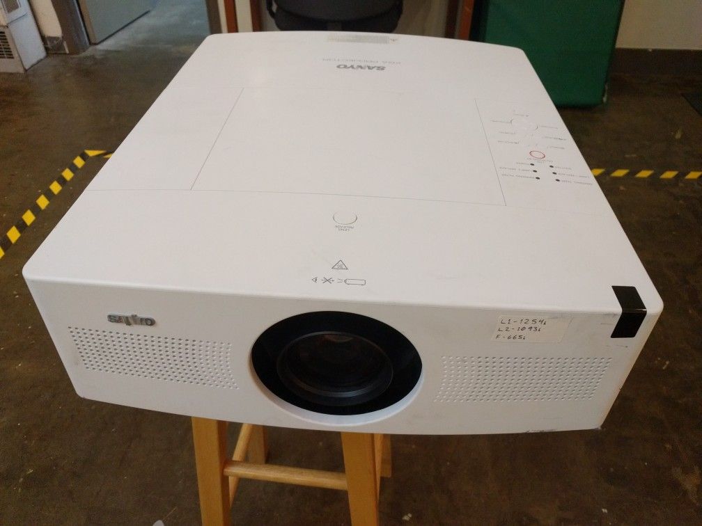 Digital video projector - 5,000 Lumens