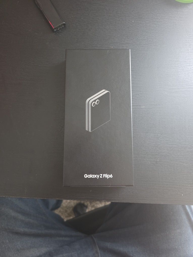Samsung Galaxy Z Flip 6 (For Parts Or Repair)