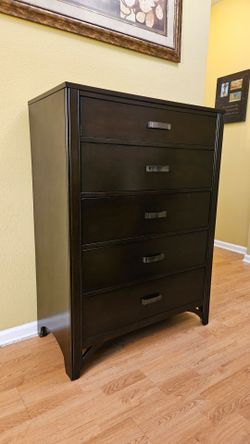 Clean and Nice Brown 5 Drawer Tall Dresser.